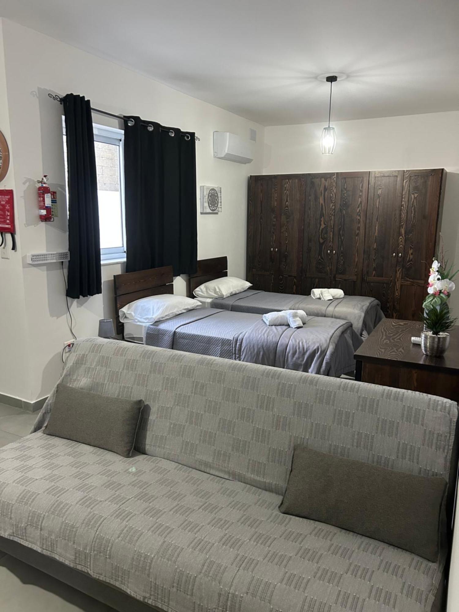 St Gaetans Studio Apartment 6A Hamrun Ngoại thất bức ảnh